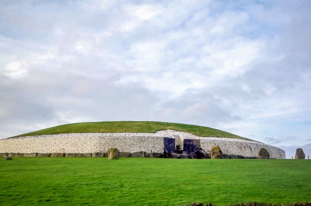 Newgrange Passage Tomb in Photos - Travel Addicts