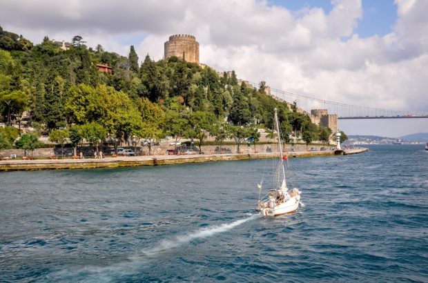 Which Bosphorus Cruise to Take in Istanbul There's nothing better than a Bosphorus cruise in Istanbul, Turkey - where Europe and Asia meet.