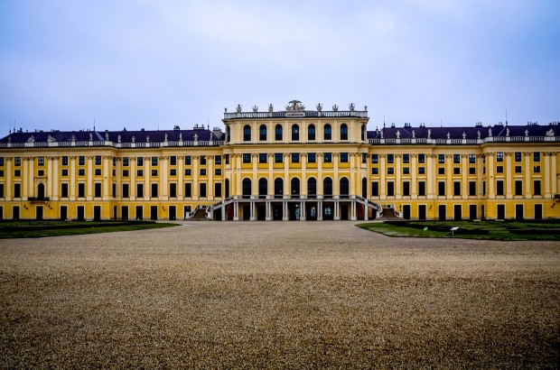 Exploring Schonbrunn Palace in Vienna Vienna's Schonbrunn Palace and courtyard