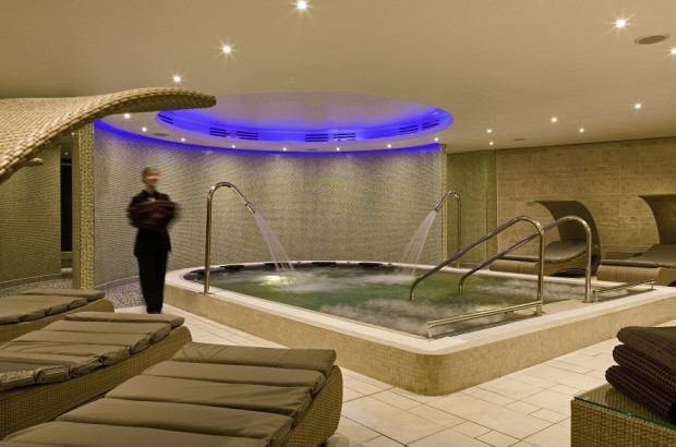 Travel Insider Tip – Getting a Shower at London’s Heathrow Airport The spa pool at the Sofitel hotel at London's Heathrow Terminal 5.
