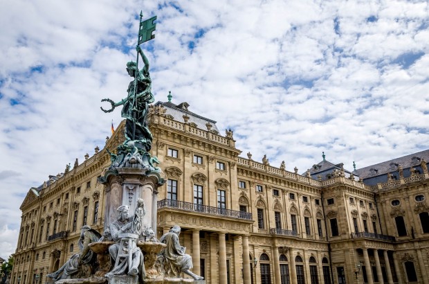 Exploring Wurzburg, Germany – the Little Gem on the River Main The Residenz in Wurzburg, Germany - one of the top things to do in Wurzburg, Germany