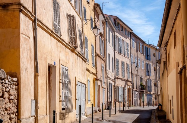How to Use Airbnb to Find Your Ideal Accommodations The quaint streets of Provence
