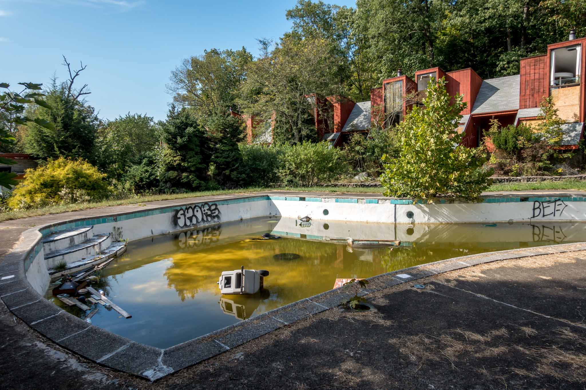 the-eerie-abandoned-resorts-of-the-poconos-mountains-travel-addicts