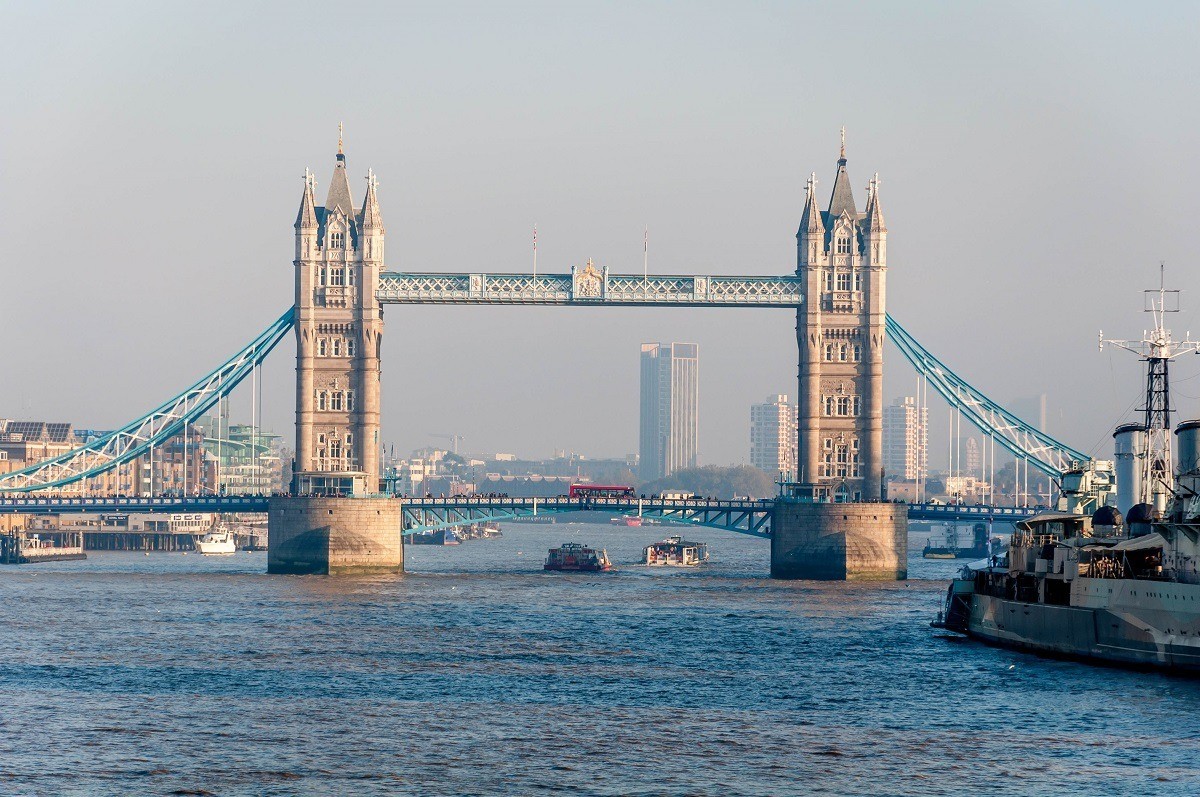 A London Walking Tour Along the Thames - Travel Addicts