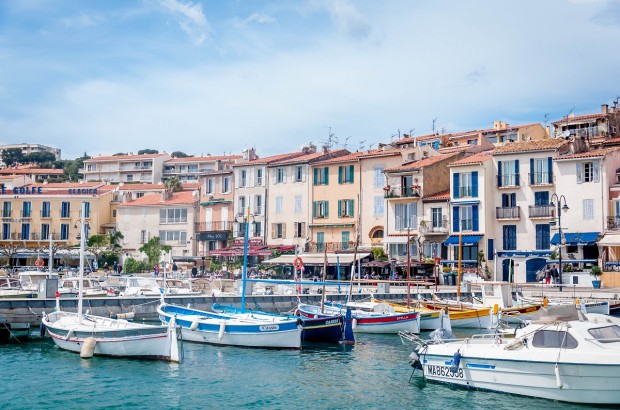 10 Ways to Spend a Day (or Longer) in Provence There are so many great things to do in Provence, France. From visiting seaside towns like Cassis to visiting historical sites like the Theater at Orange, there is no shortage of ways to spend your time in this beautiful region.