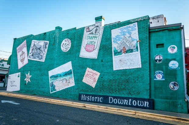 13 Things to Do on a Weekend in Mayberry A painted wall in downtown shows features of the area. From outdoor activities to wine tasting to taking in the sights of "Mayberry," there are so many fun things to do in Mount Airy NC