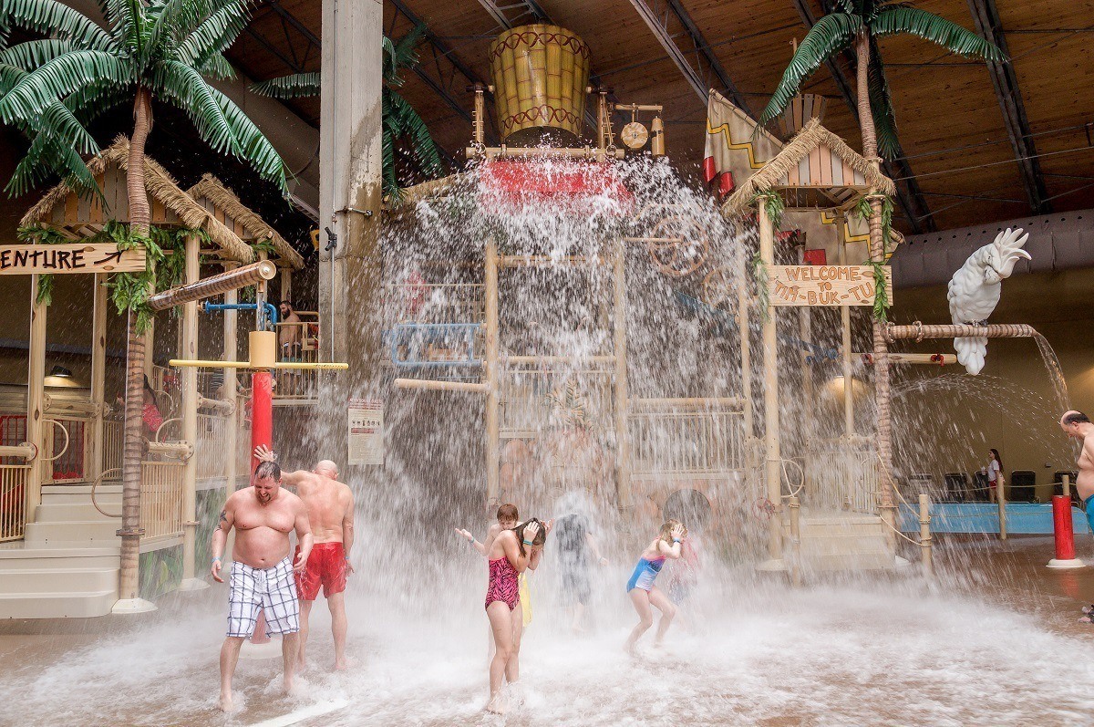 Kids of all ages playing at the H2Oooohh!! Waterpark at Split Rock Resort.