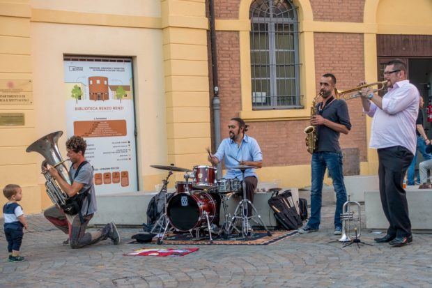 Band playing at Bologna's Mercato della Terra