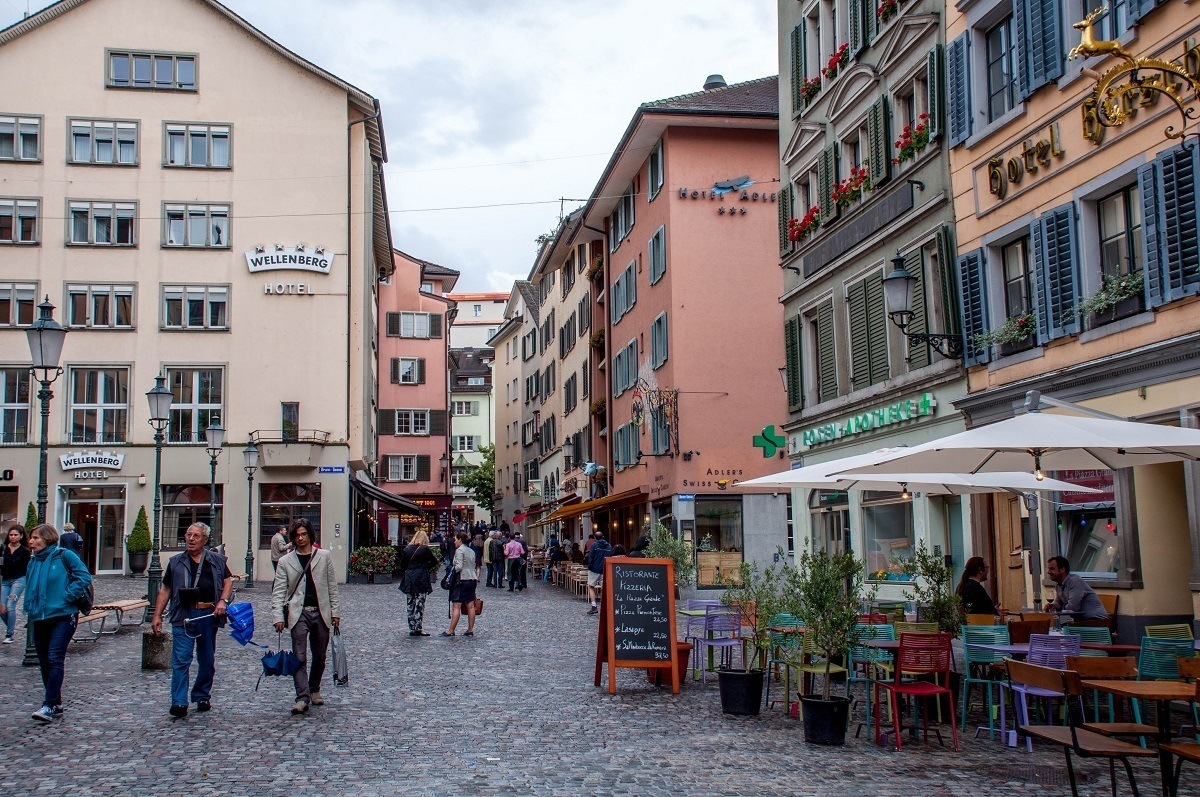 The pedestrian-only area of Niederdorfstrasse, the highlight of a Zurich walking tour.