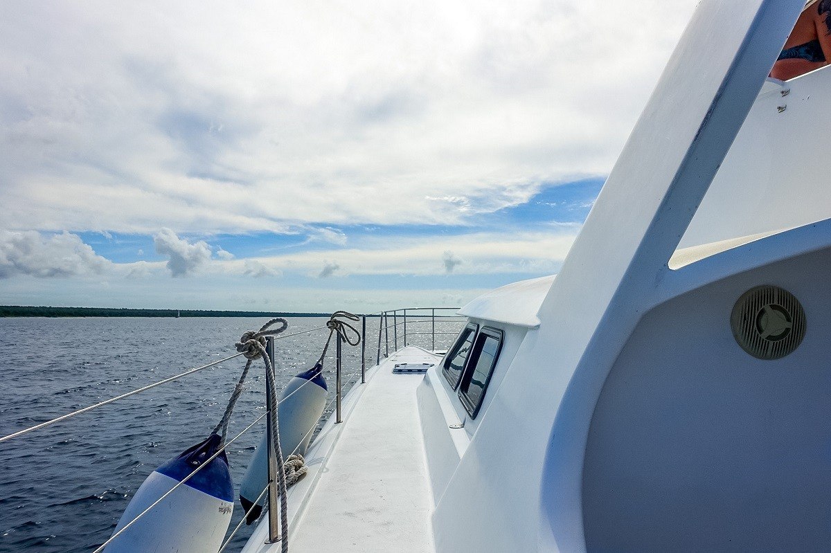 Yacht sailing on a Saona Island excursion