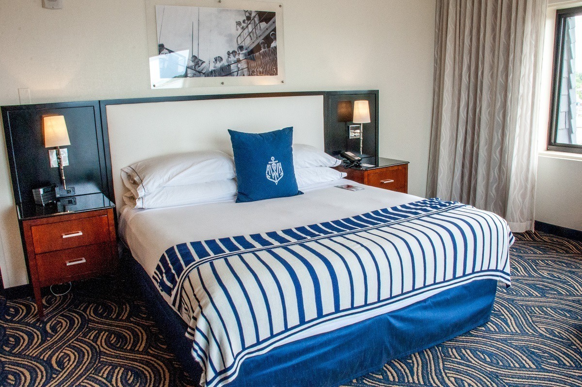 Bed in the bedroom in the "nautical chique" style at the hotel
