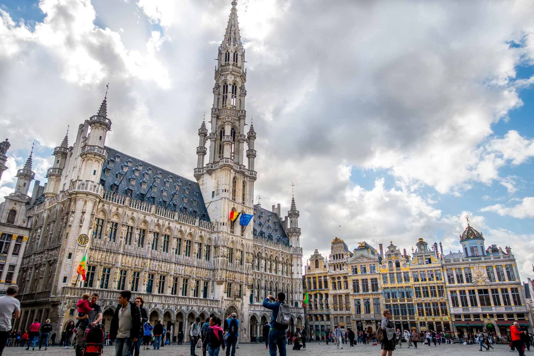 tourist guide to brussels