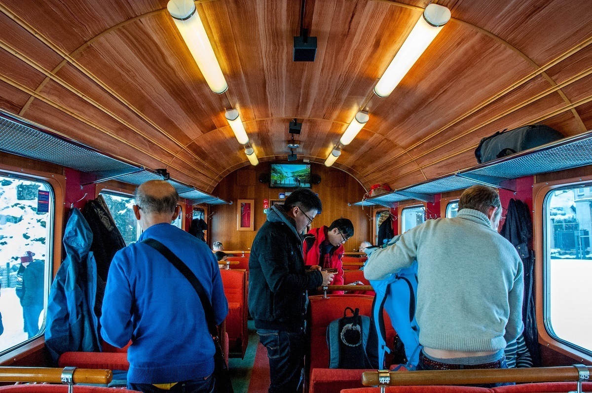 People boarding the Flam railway car