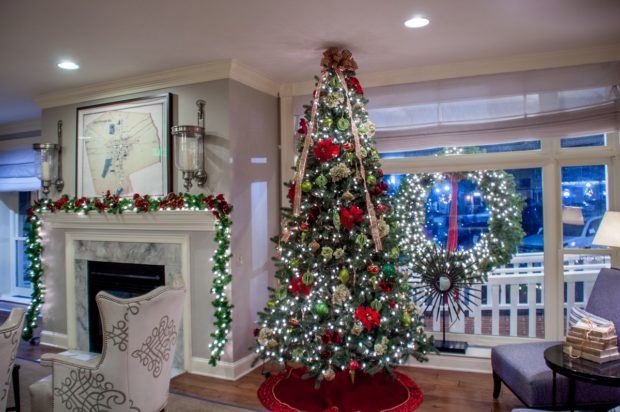 Gettysburg Hotel lobby at Christmas