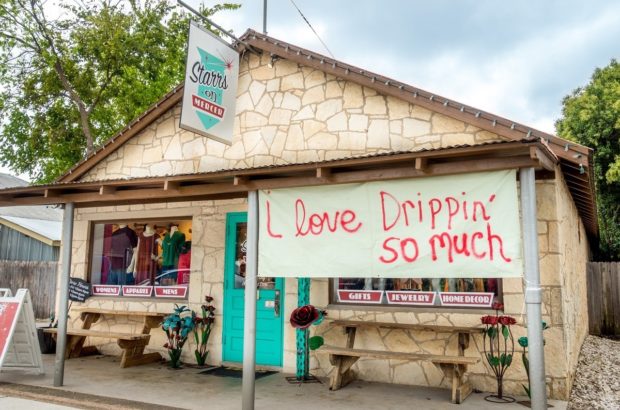 Eating, Drinking, and Getting Outdoors in Dripping Springs From shopping on Mercer Street to sipping at distilleries to visiting parks, there are lots of fun things to do in Dripping Springs TX