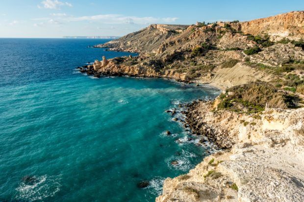 Fomm ir-Rih bay in Malta isn't easy to reach, but the hike is worth it. Add it to your 4 days in Malta itinerary