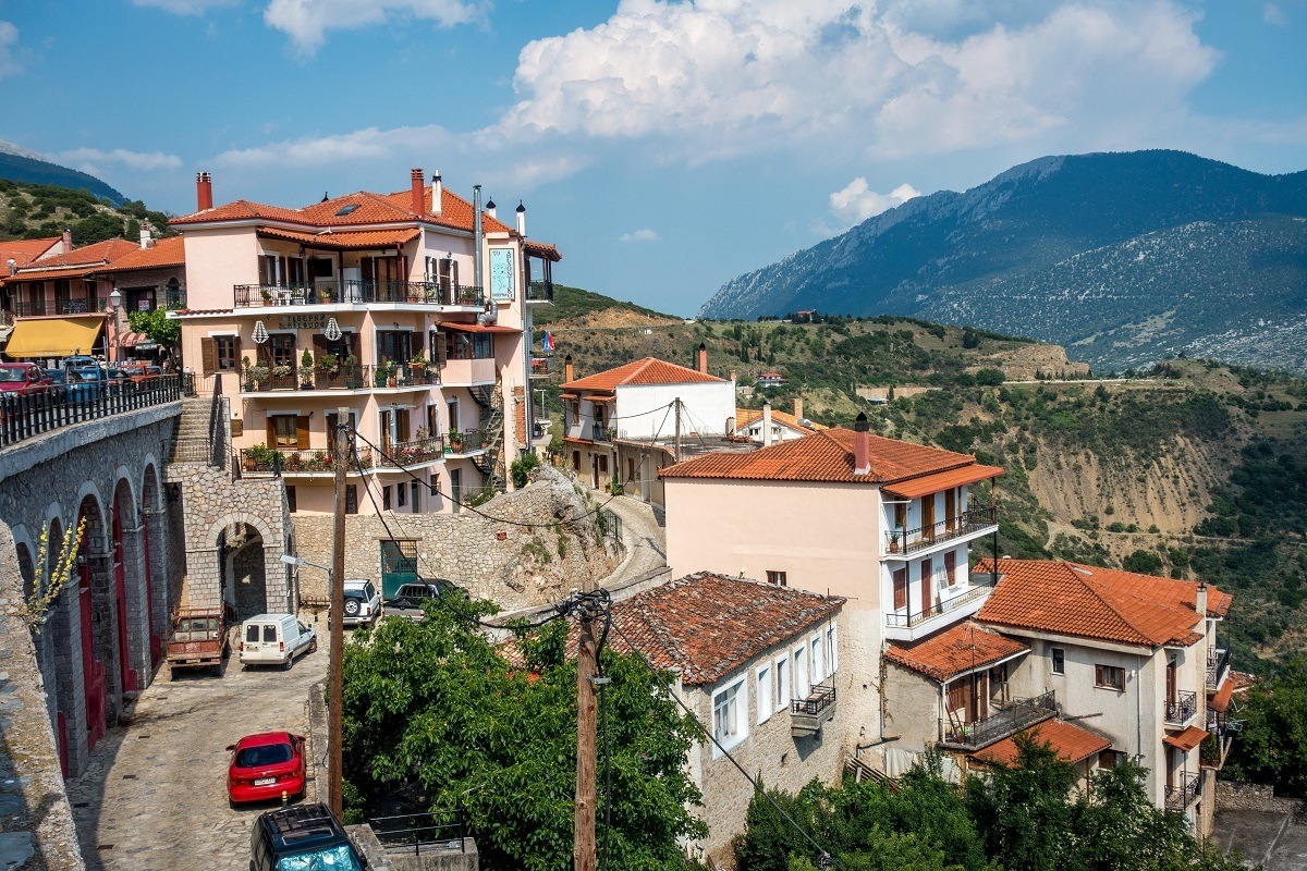 Restaurants in Arachova overlooking the valley make a good lunch spot when visiting Delphi.