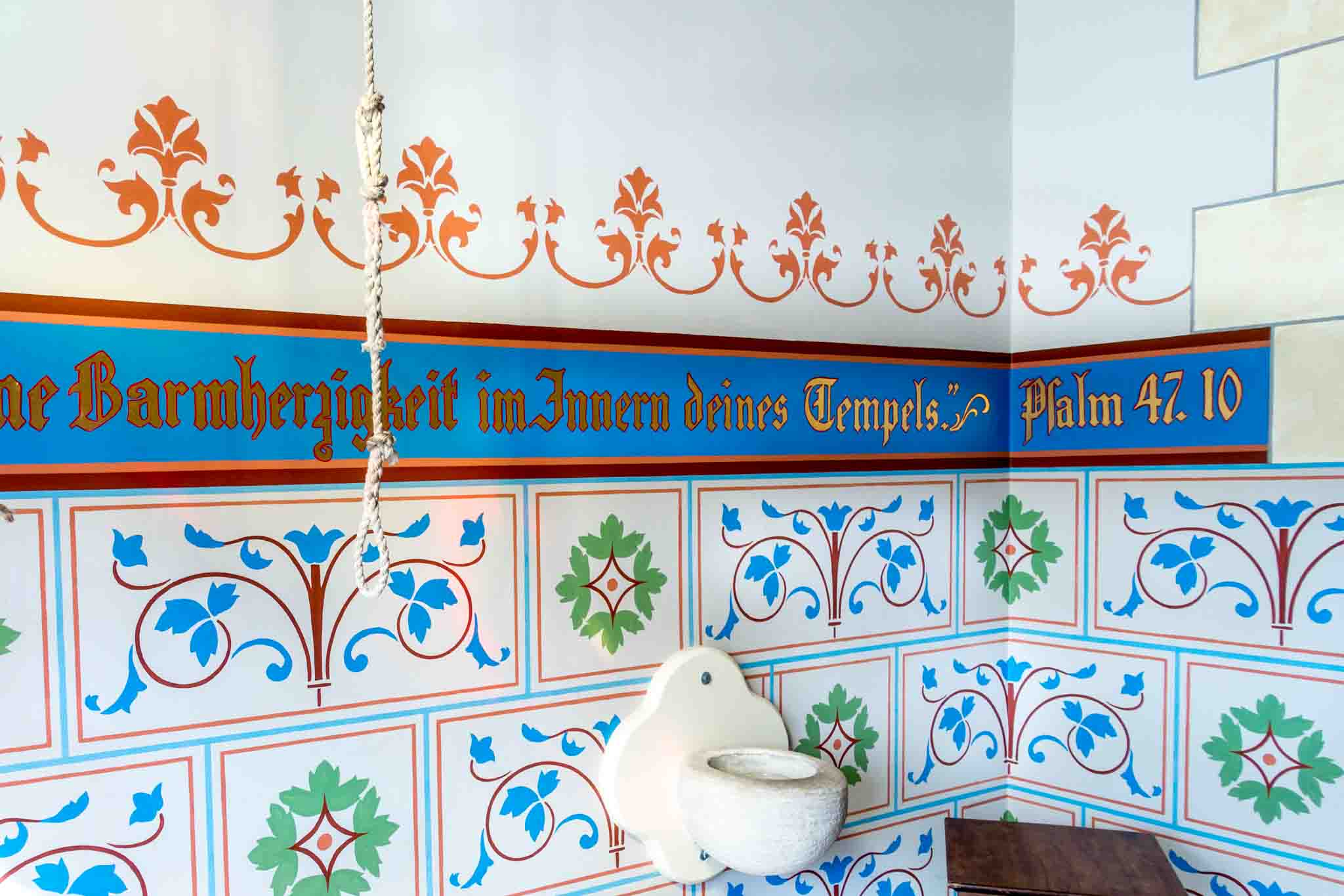 German Bible verse painted on a wall