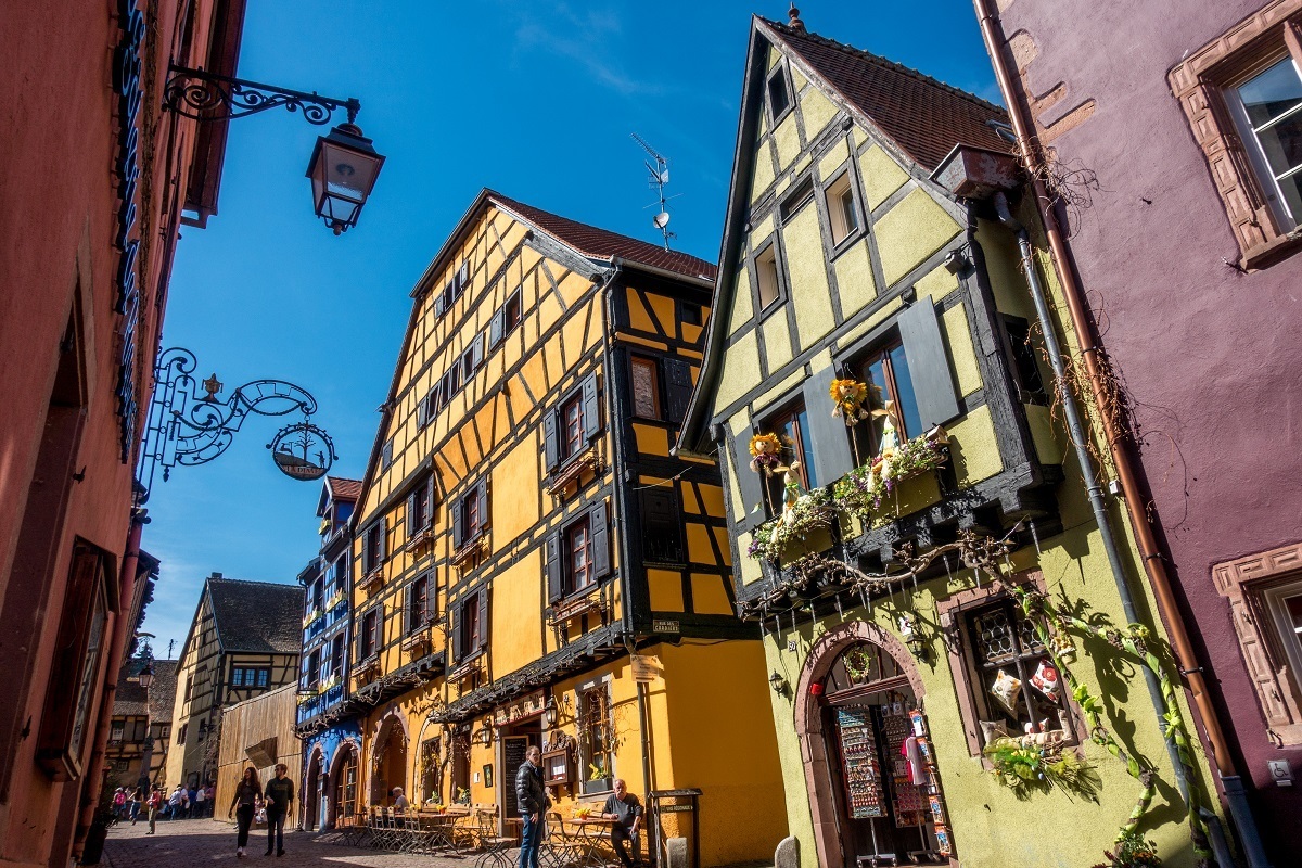 Its bright colors and beautiful half-timbered buildings make Riquwihr one of the best villages in France