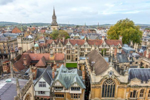 18 Fun Things to Do on a Weekend in Oxford From seeing beautiful buildings to trying pubs and visiting world-class museums, there are so many fun things to do in Oxford England.