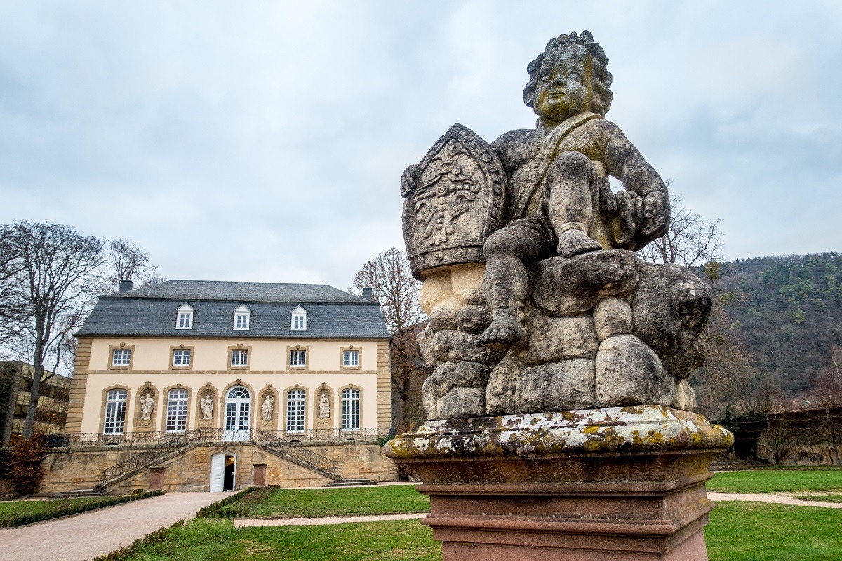 Statue of boy with building in the background