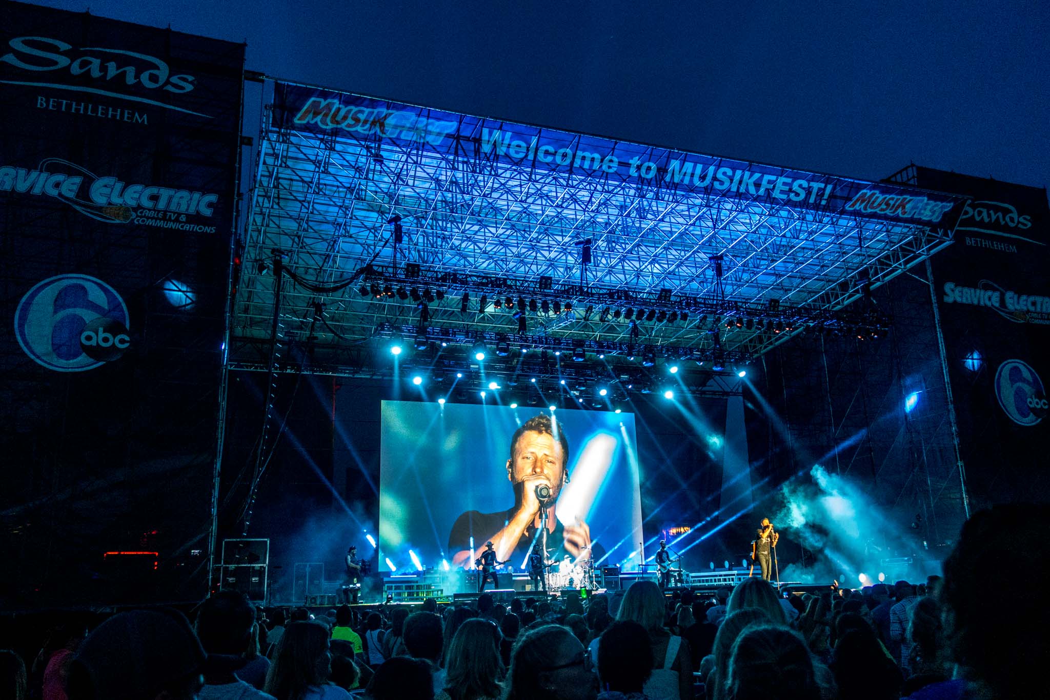 Musikfest headliners perform on the large stage at the base of the Steel Stacks. Musikfest is at the top of the list for fun things to do in Bethlehem PA during the summer.