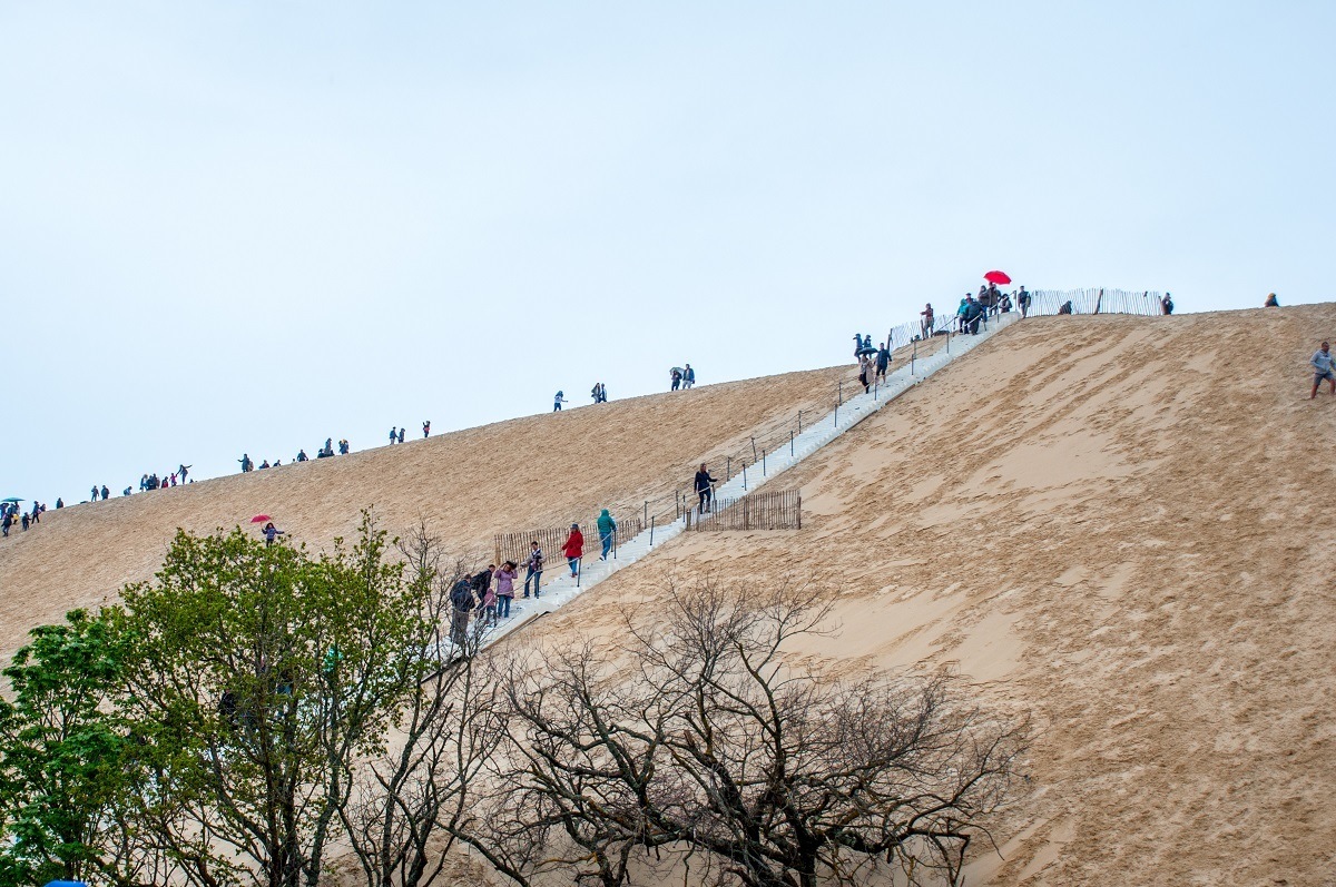 People climbing a giant sand dune, Dune du Pilat