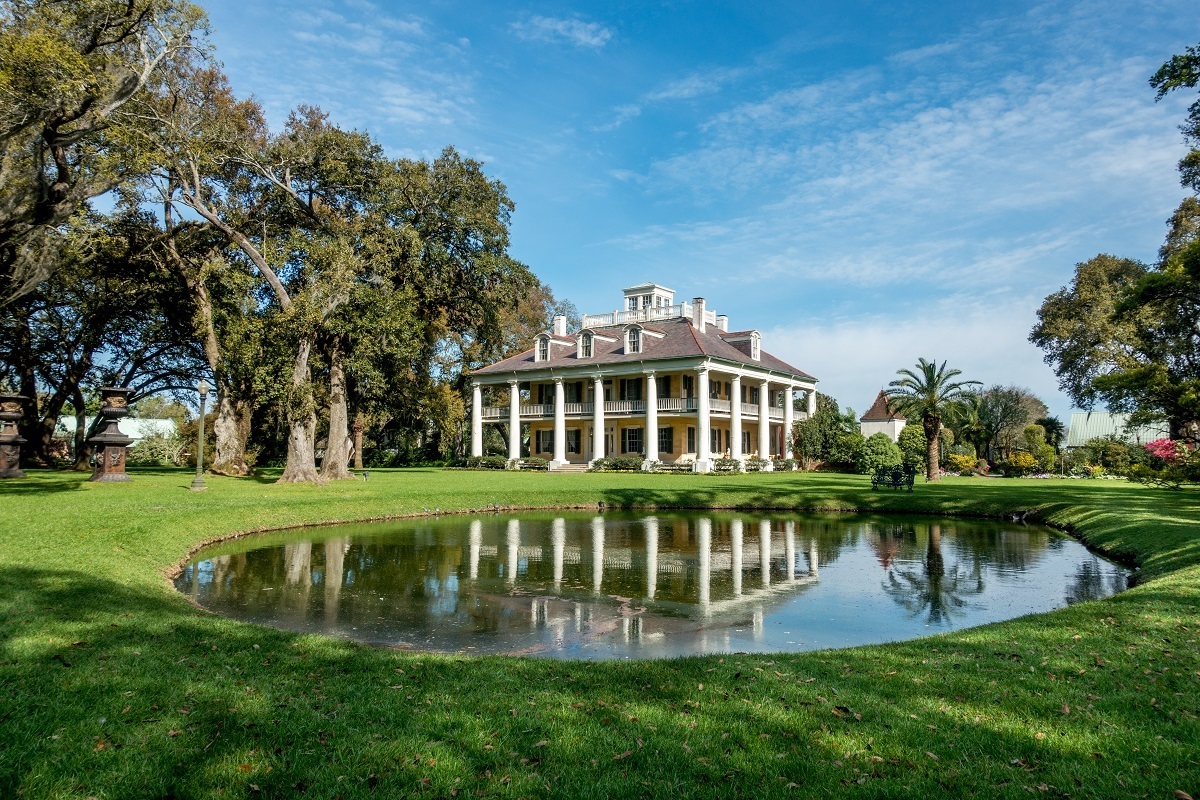 White columned mansion and small pond at Houmas House Plantation