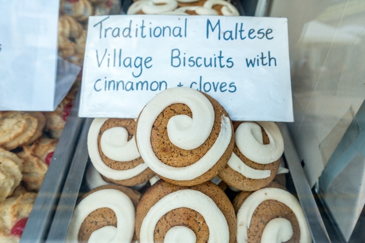 Biskuttini Tar-rahal, a gingerbread-like cookie with icing