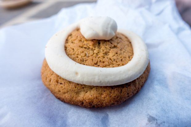 One of the traditional Maltese dessert recipes, Biskuttini Tar-rahal are gingerbread-like biscuits topped with swirls of icing