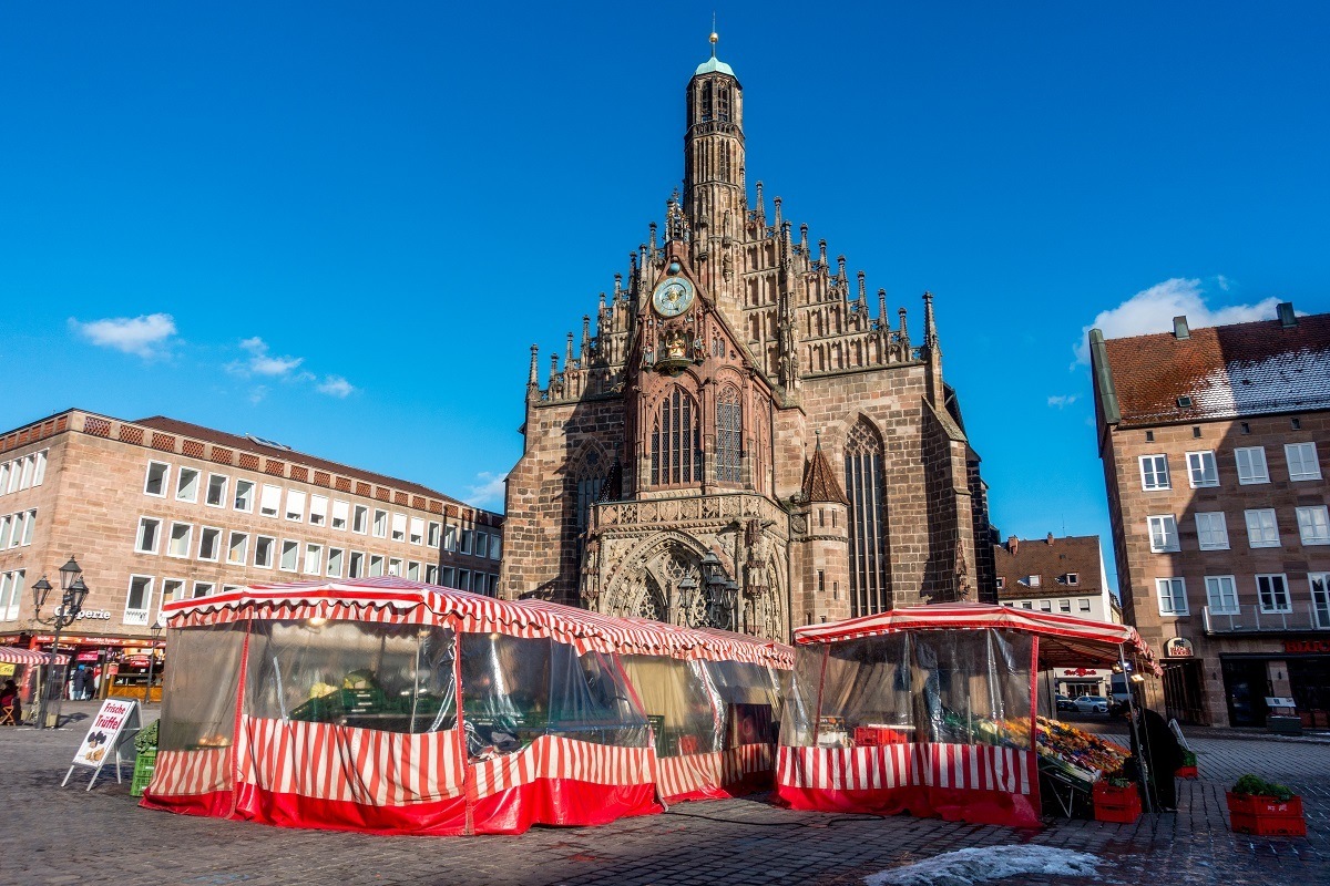 Frauenkirche church surrounded by farmers market vendors