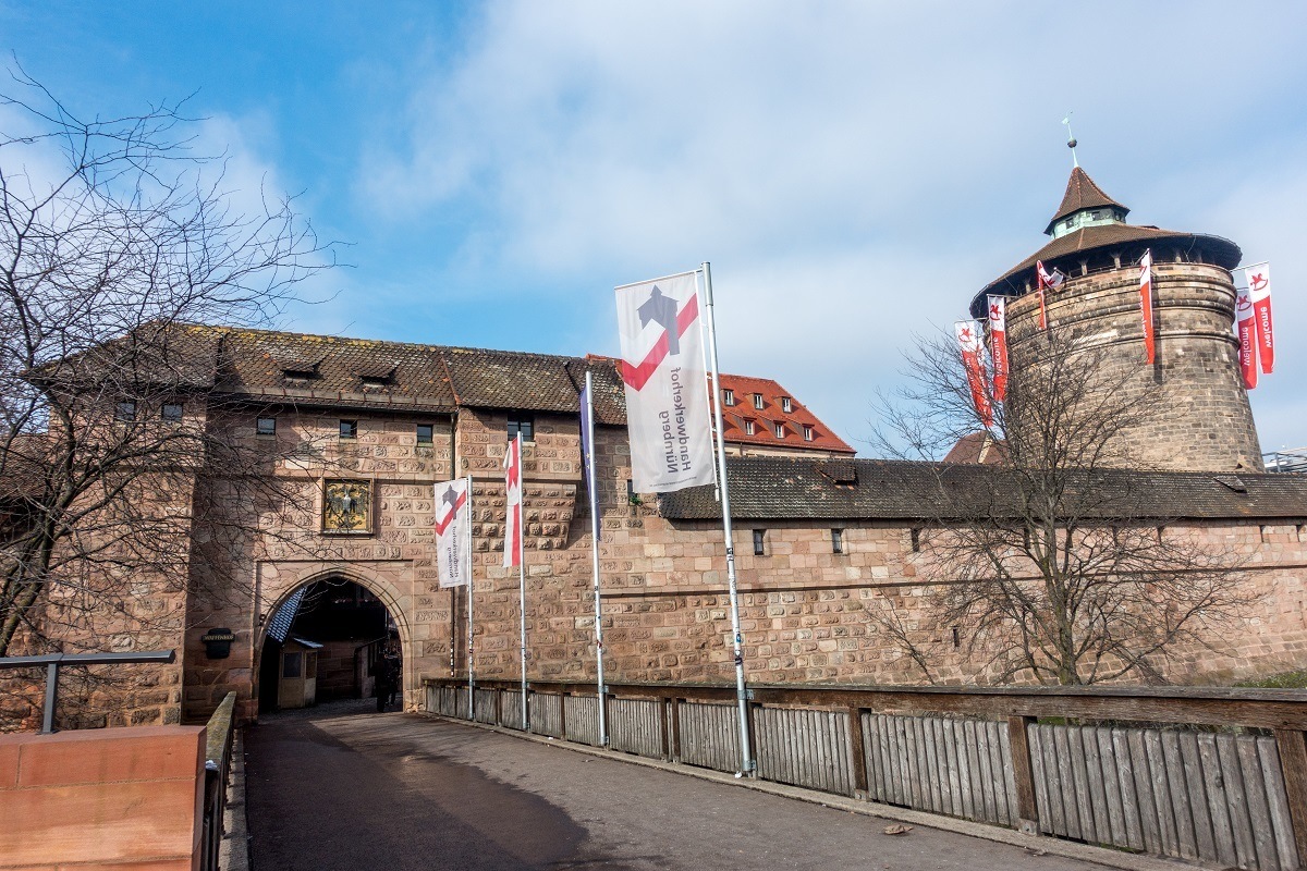 Stone city walls, gate, and round tower