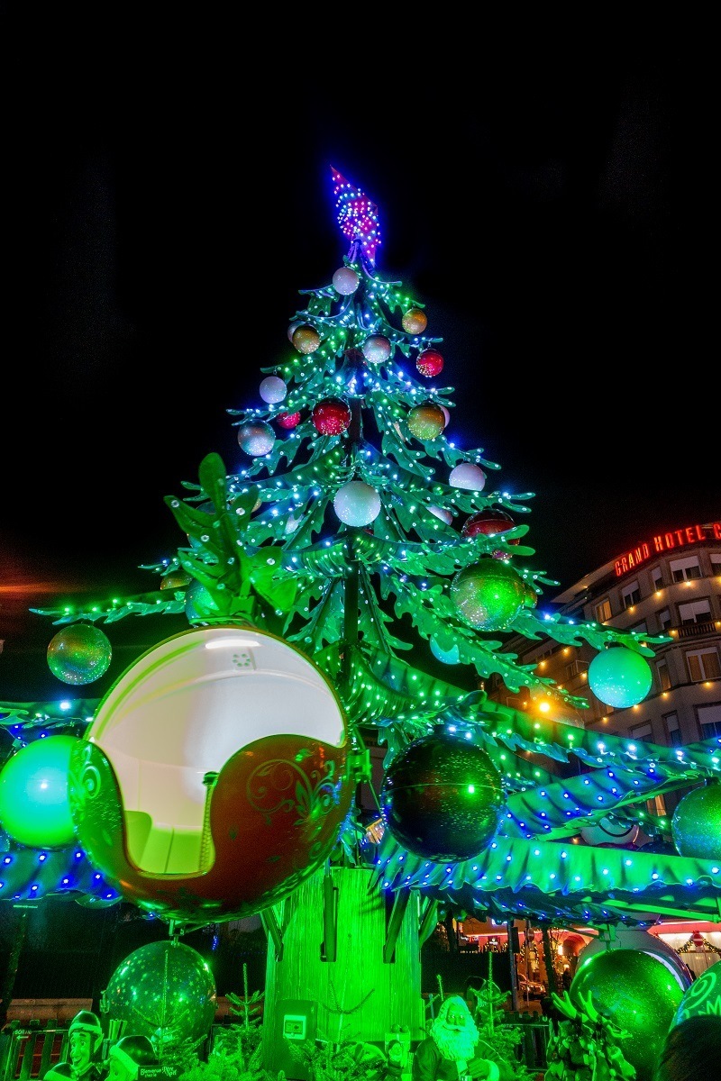 Christmas tree-shaped carnival ride