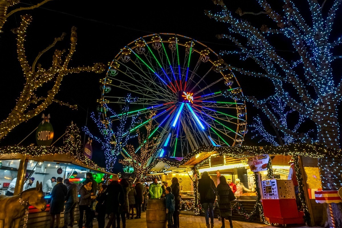 Ferris wheel lit up at night at the Luxembourg City Christmas market
