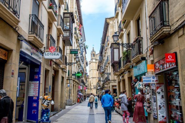 Walking the streets of old town San Sebastian (Casco Viejo)
