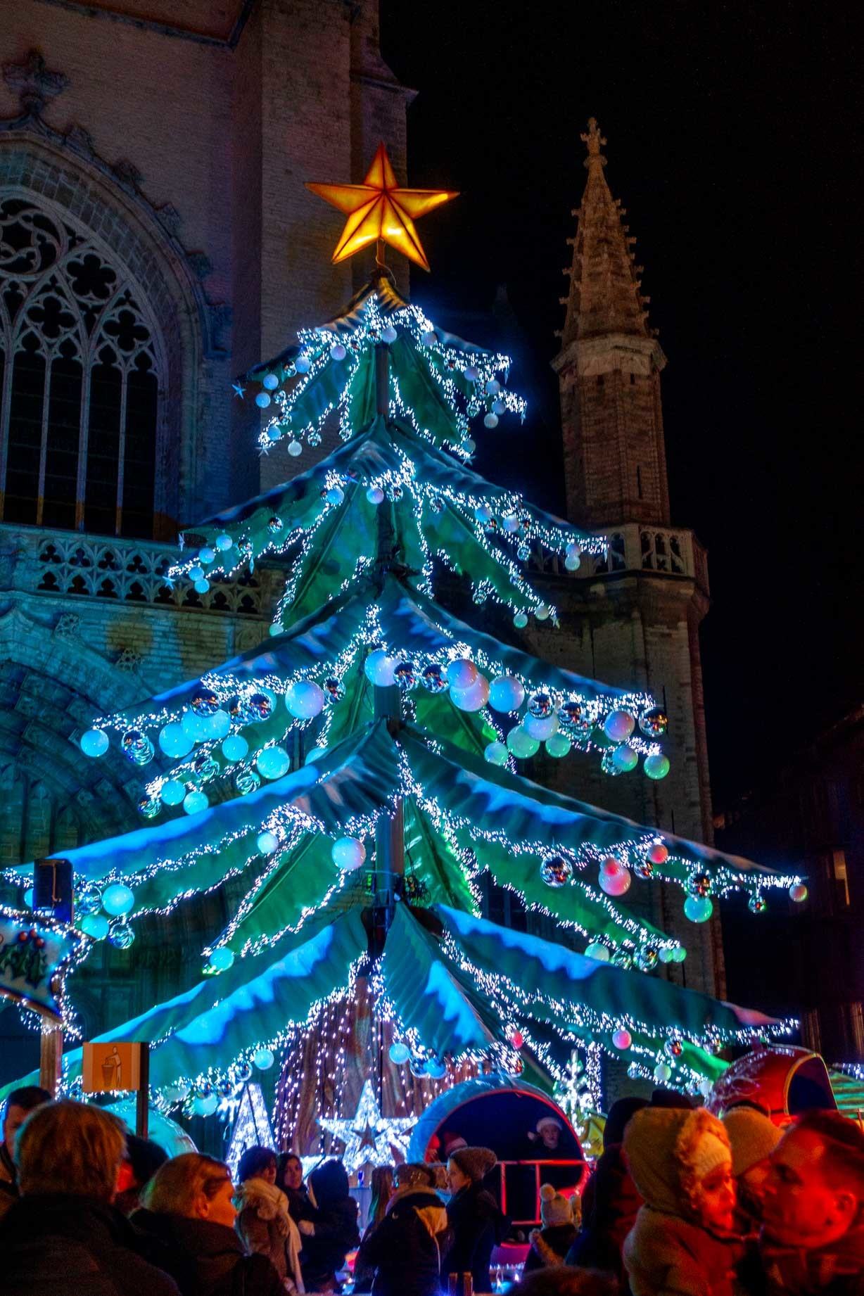 Christmas tree-shaped carnival ride