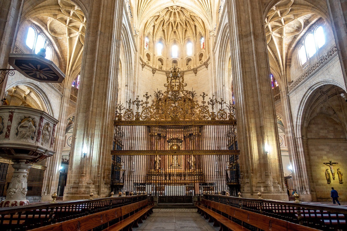 Inside the nave of the 16th-century Segovia Cathedral. It's one of the top things to see in the city when you go from Madrid to Segovia by train.